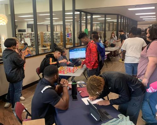  Several students approach multiple tables with information about JHS clubs